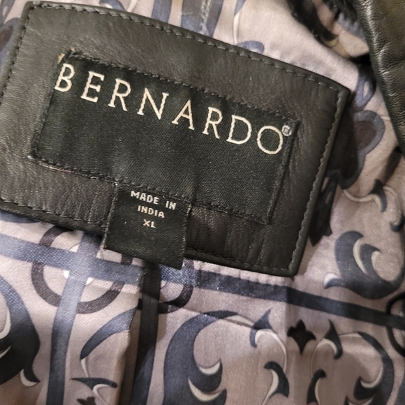 Bernardo Jacket Size XL - Picture 6 of 7